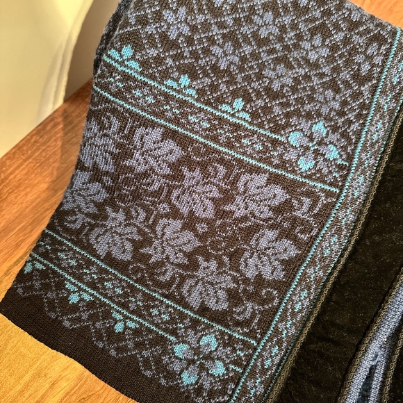 Dale of Norway | Cardigan Sweater - Floral Wool - Picture 7 of 12